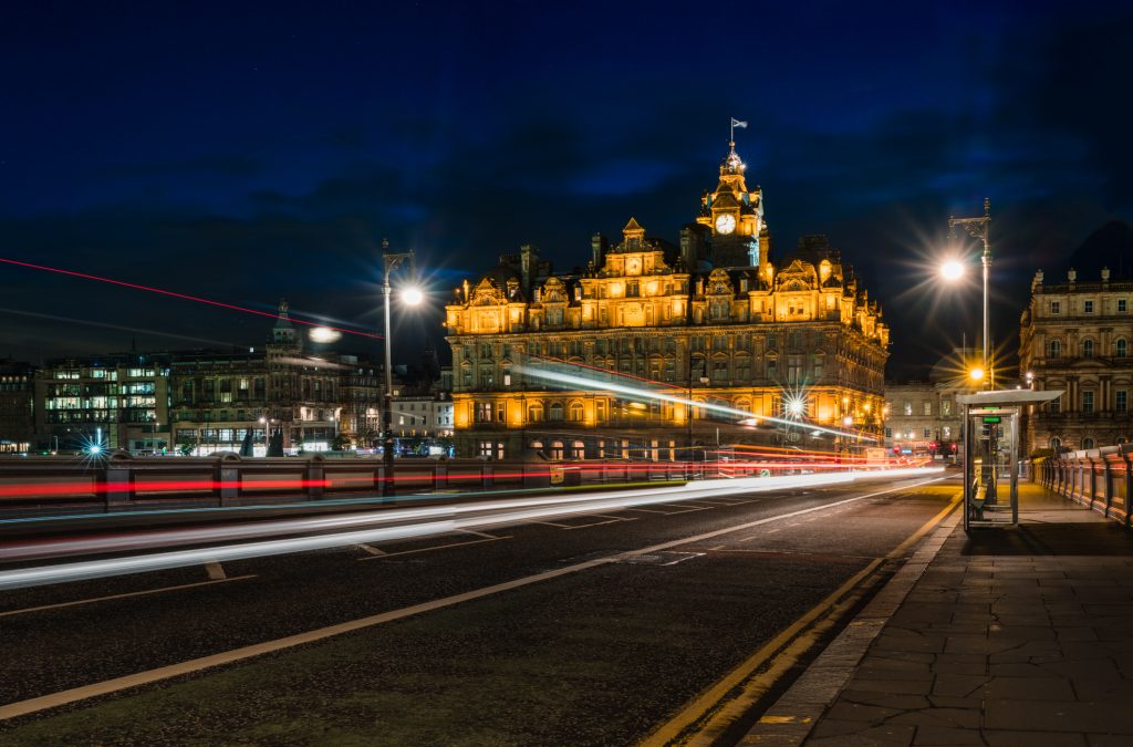 Review: Urban Night Photography with the Fujifilm X T2 Lonely Speck