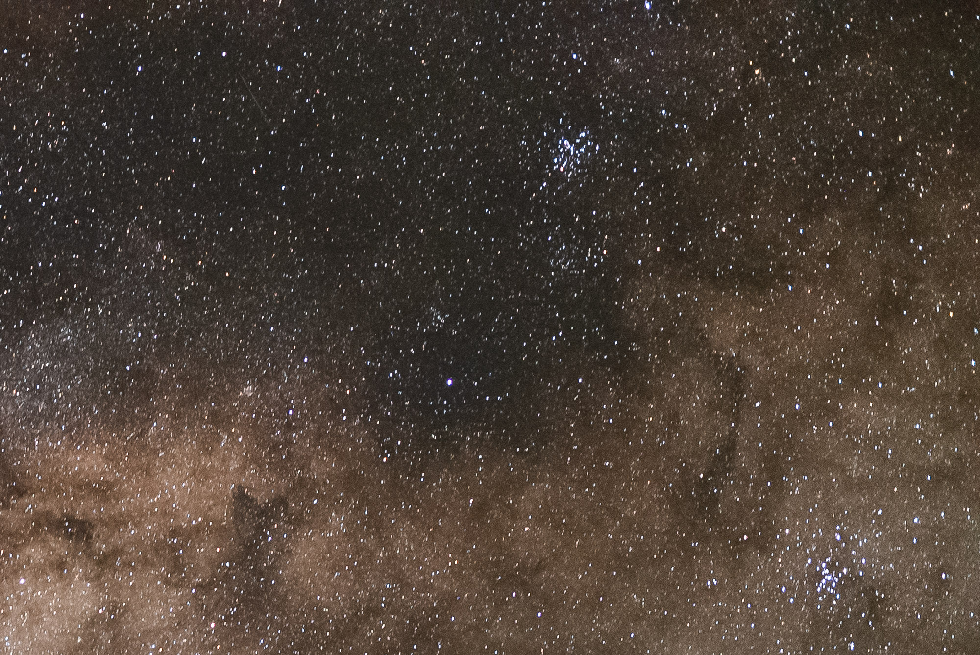 crop of corner of astrophotography image shot on the Sigma 105mm f/1.4 DG HSM Art Lens