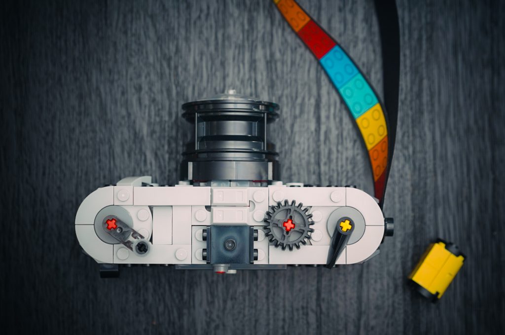 LEGO Leica M6 Rangefinder Camera by Ian Norman lonelyspeck.com - Rebuild of LEGO Creator Retro Camera