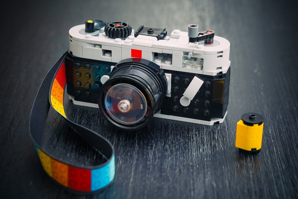 LEGO Leica M6 Rangefinder Camera by Ian Norman lonelyspeck.com - Rebuild of LEGO Creator Retro Camera
