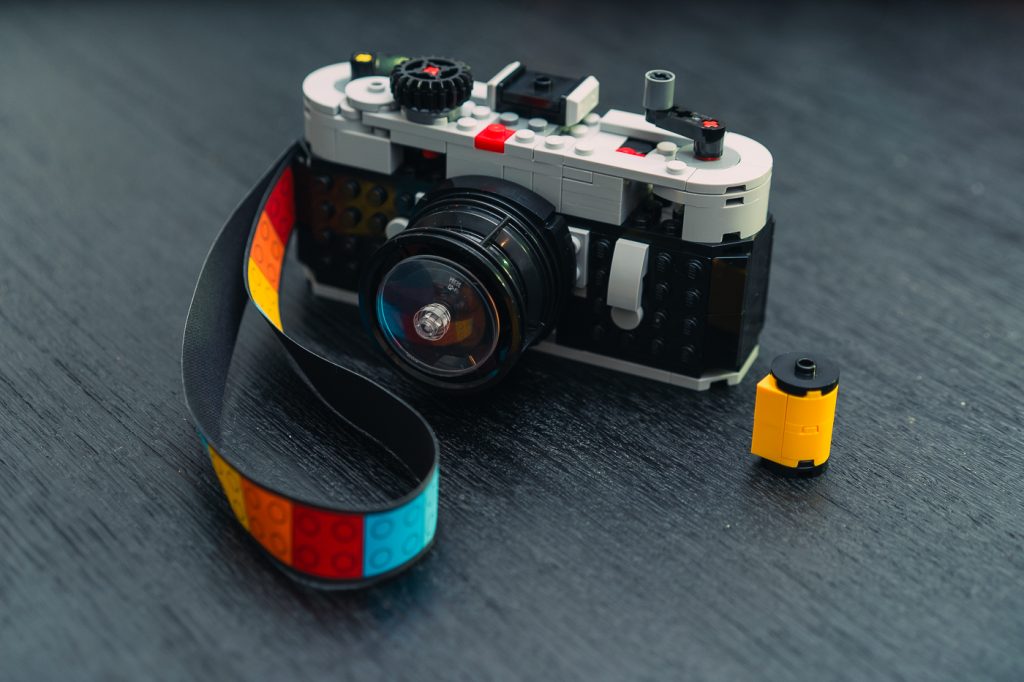 LEGO Leica M Rangefinder by Ian Norman -  lonelyspeck.com - LEGO Creator 3-in-1 Retro Camera